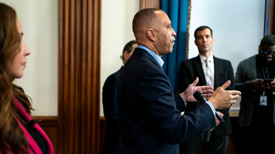 Jeffries criticizes the GOP for not allowing Grijalva to take his seat: 'It's shameful'