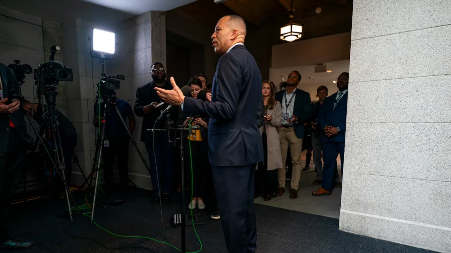 Jeffries states that Trump's nuclear tests would be a significant violation of international law.