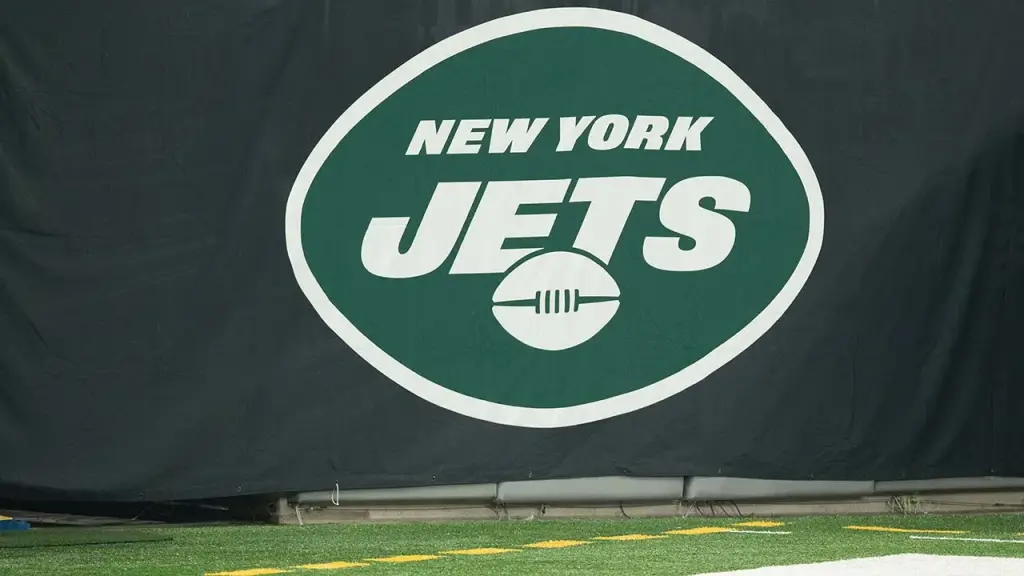 Jets file a countersuit against ex-finance VP alleging retaliation.
