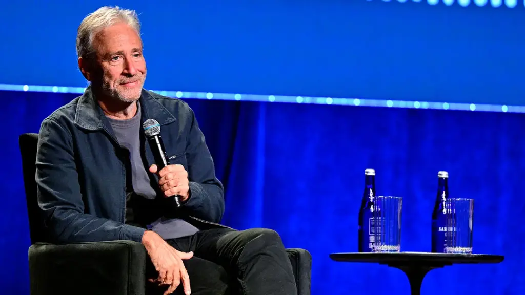 Jon Stewart is making efforts to stay at Comedy Central after his contract ends.