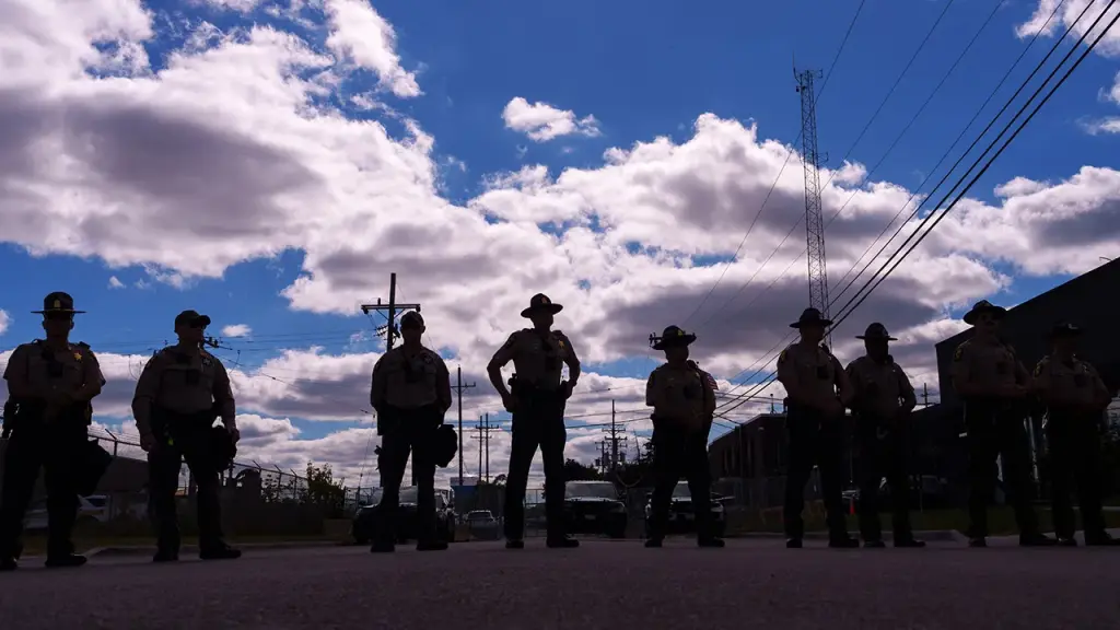 Judge rules National Guard can remain in Illinois but cannot conduct patrols