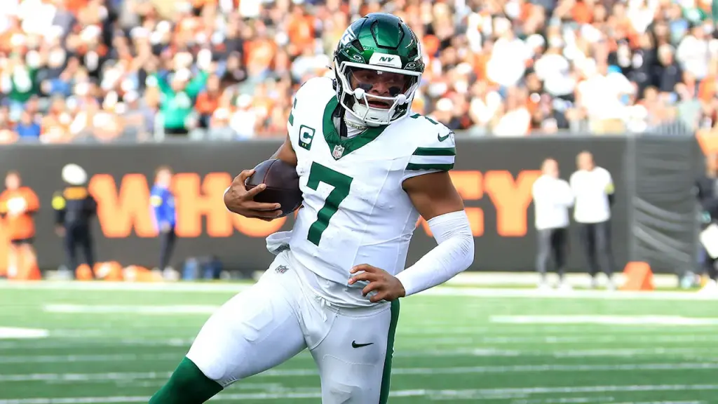 Justin Fields shares heartfelt moment before guiding Jets to their first victory