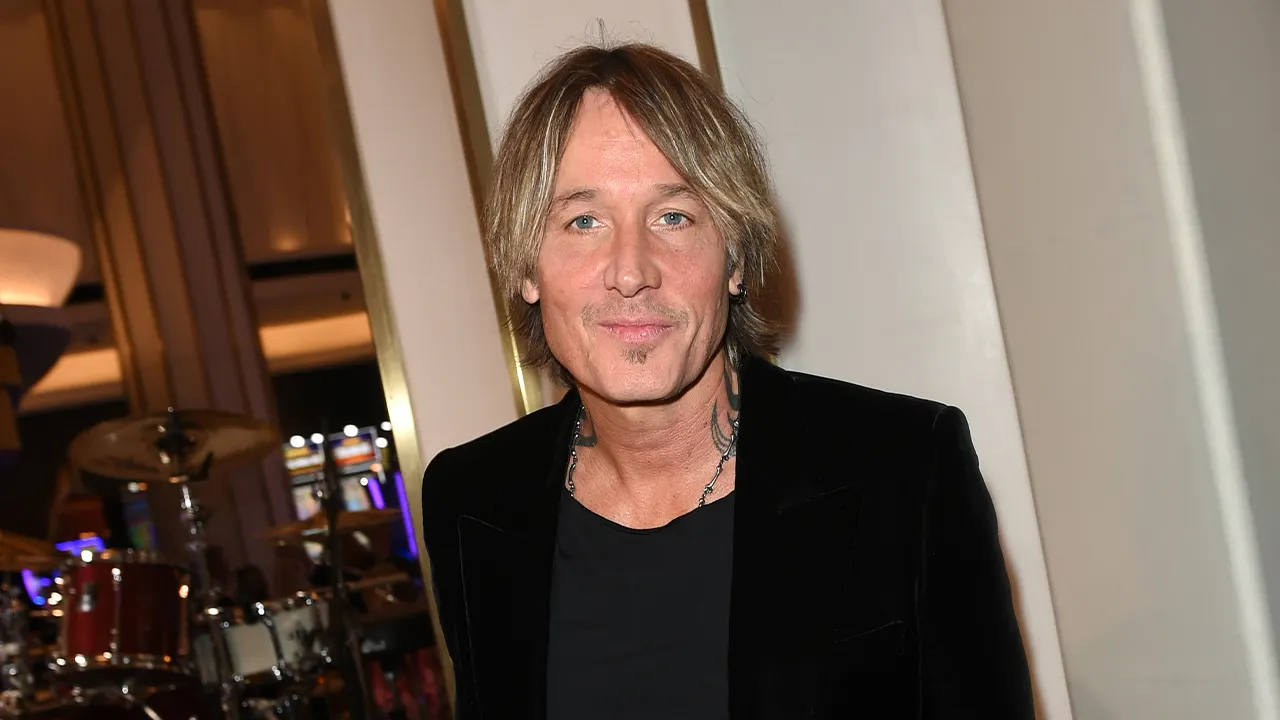 Keith Urban talks about feeling lonely on tour during his divorce from Nicole Kidman.