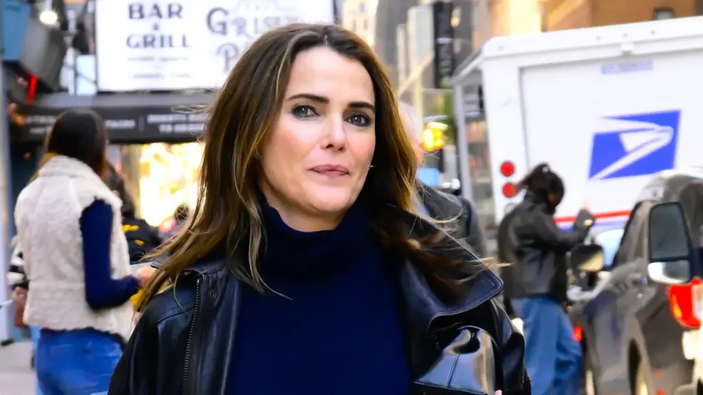 Keri Russell from "Felicity" turns down the plastic surgery trend in Hollywood.
