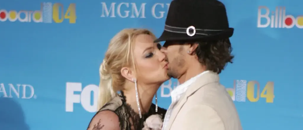 Kevin Federline claims Britney Spears was near their sleeping kids while holding a knife.