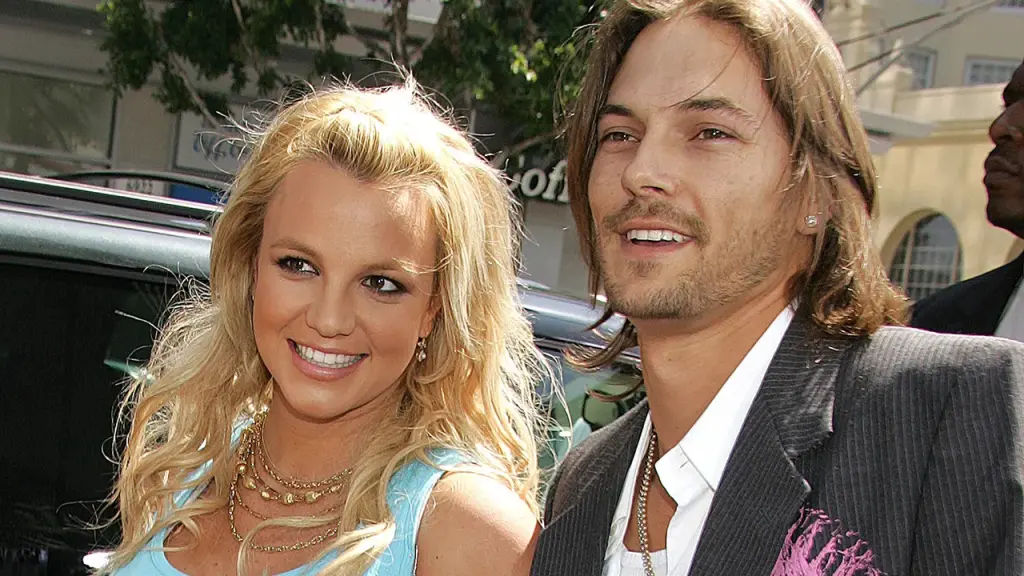 Kevin Federline claims Britney Spears was near their sleeping sons with a knife.