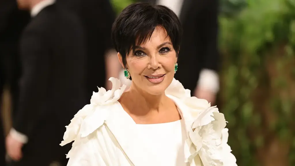 Kris Jenner reveals striking platinum hairstyle at Hollywood event