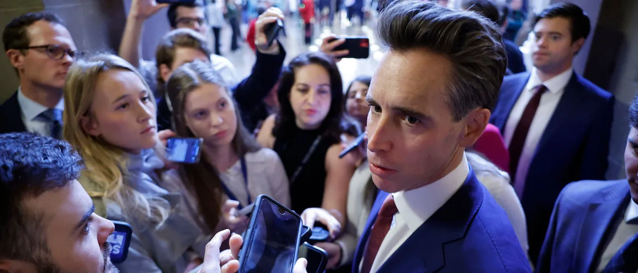 Lawmakers Criticize Trump’s FDA for Secretly Approving New Abortion Pill