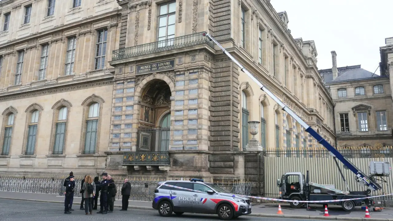 Louvre director acknowledges significant security lapse following $100 million theft