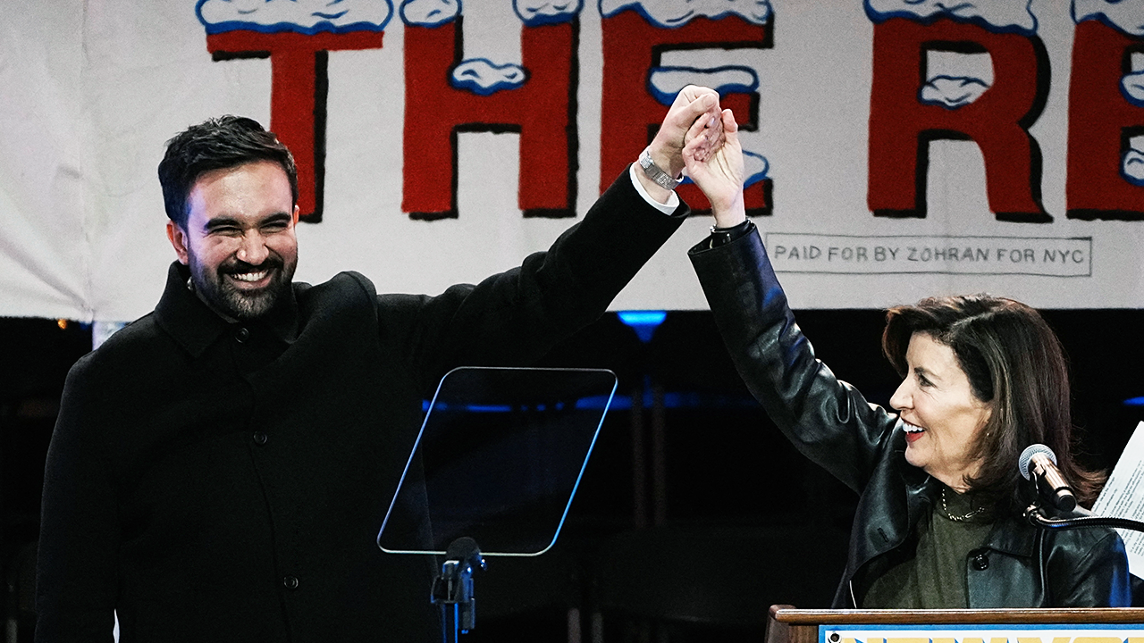 Mamdani supports Hochul after crowd shouts 'Tax the rich!' at event