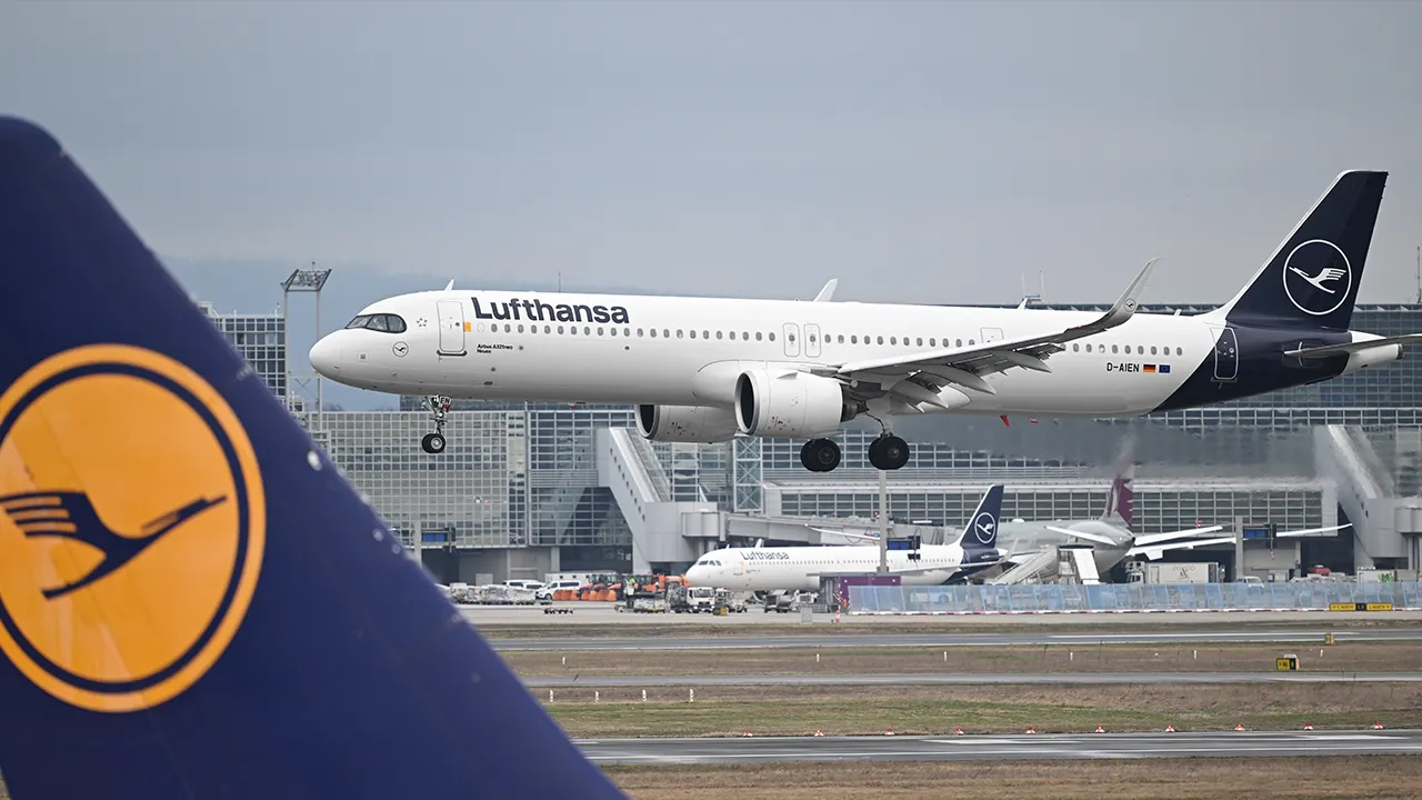 Man arrested for stabbing teenagers with a fork on a Lufthansa flight
