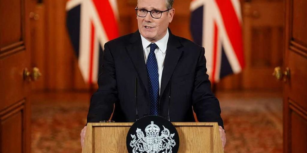 Man with suspected explosive device kills 2 and injures 4 in Manchester synagogue assault