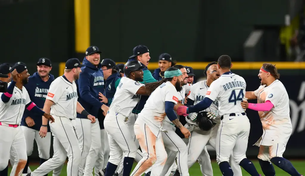 Mariners reach their first ALCS since 2001 after a 15-inning victory
