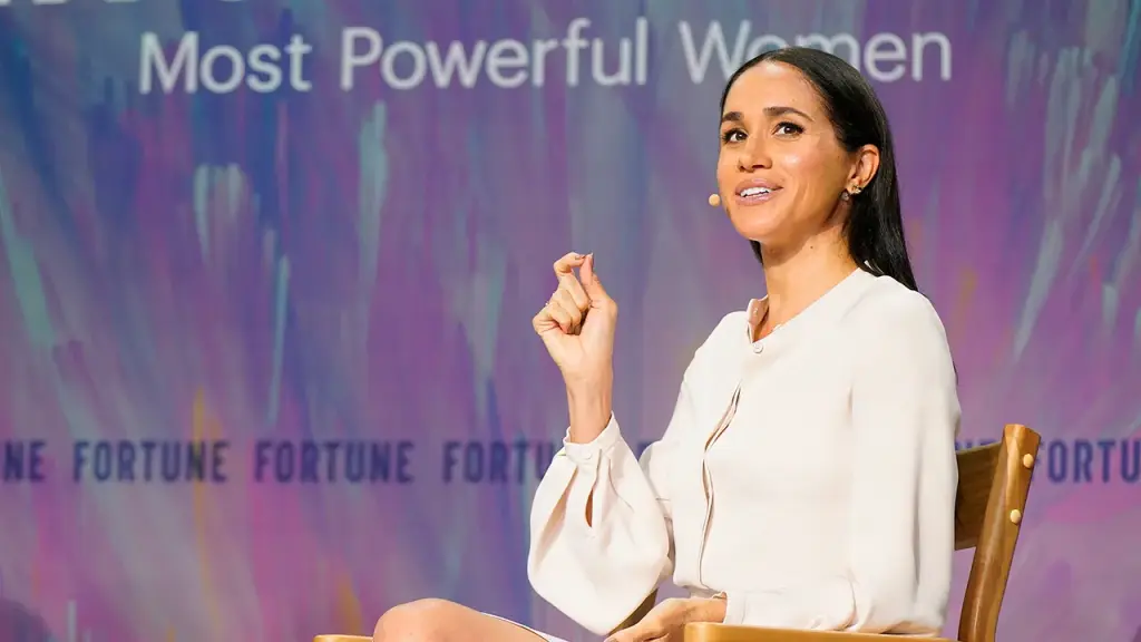 Meghan Markle talks about leaving the royal family at a summit while making pointed remarks, according to an expert.