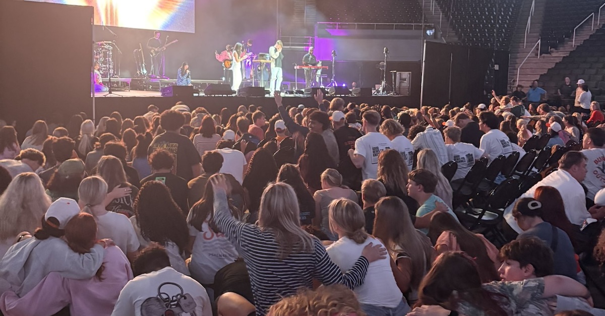 More than 8,000 Students Gather to Worship Christ at University of Tennessee Revival Event