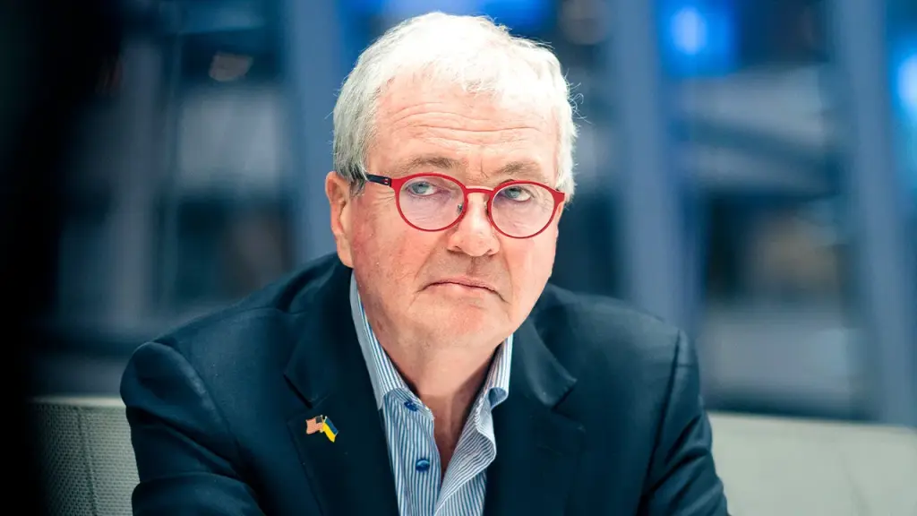 Murphy receives criticism for traveling to Europe during nor'easter crisis