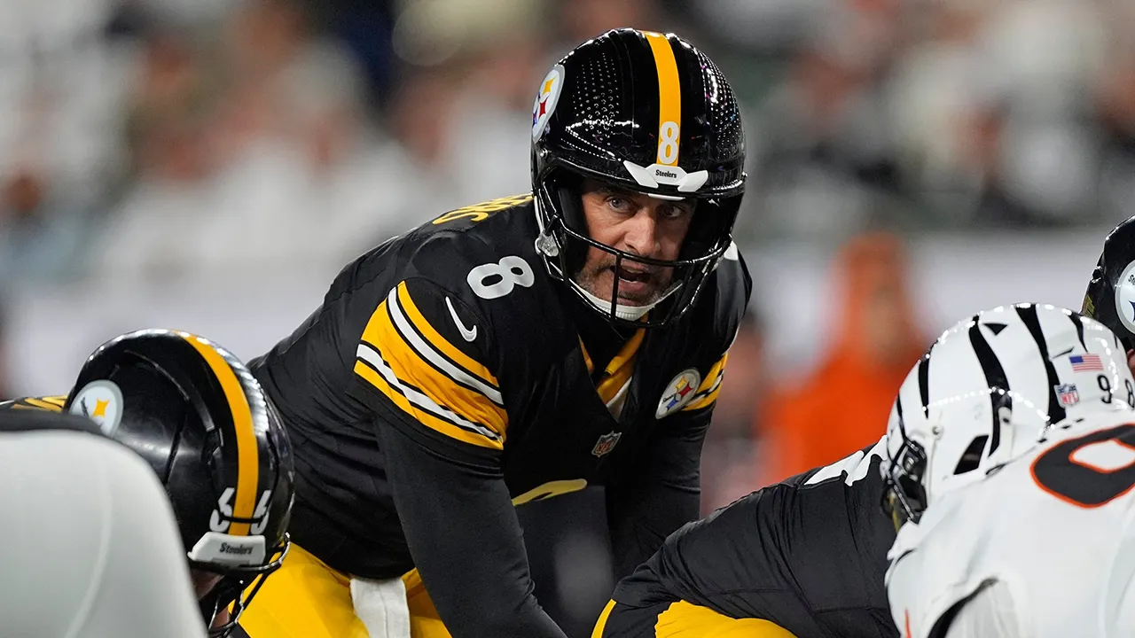 NFL Week 8 2025 lineup: Aaron Rodgers and Steelers face the Packers