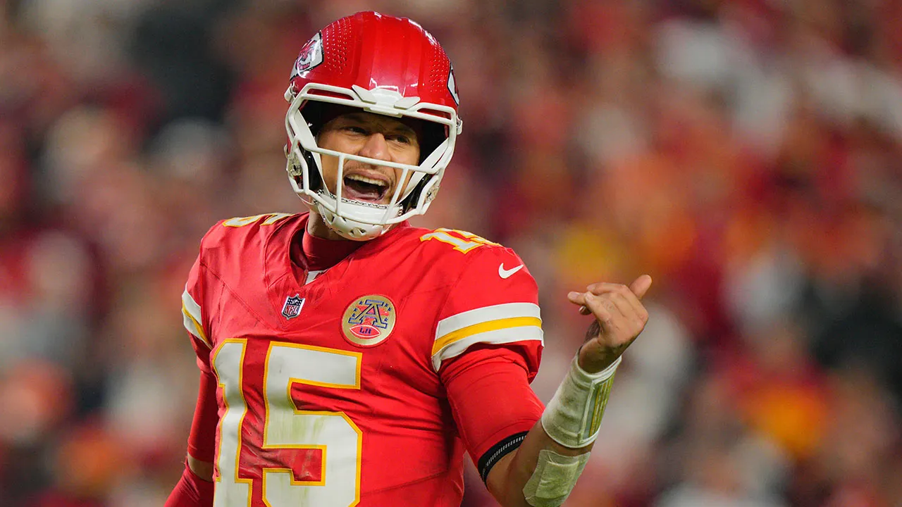 NFL legend criticizes refs regarding Patrick Mahomes' officiating