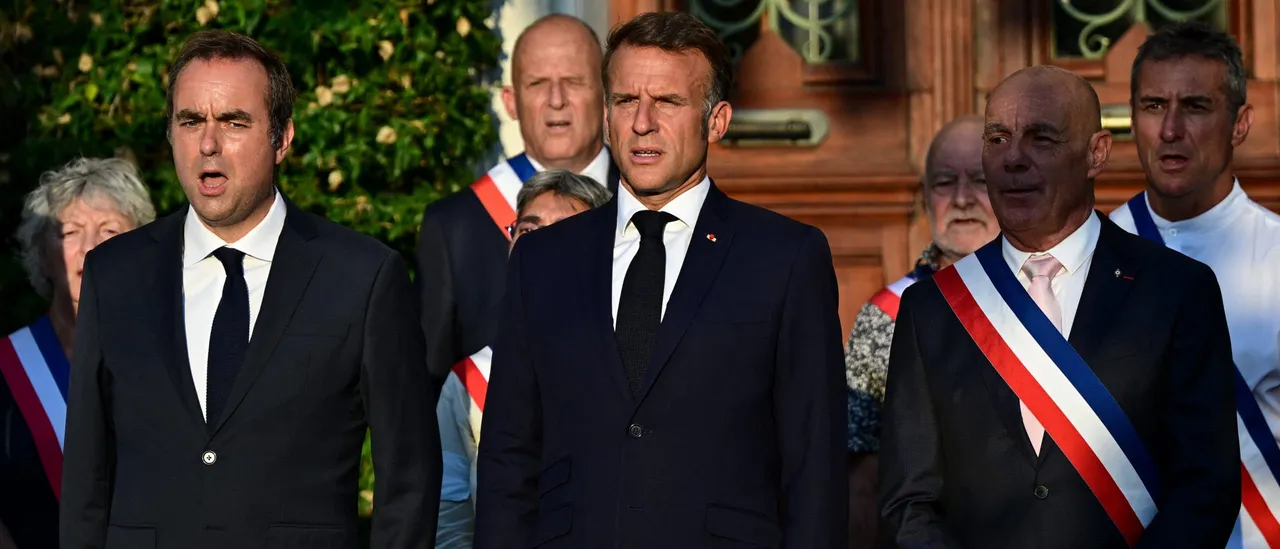 New Government in France Falls Apart Within 14 Hours