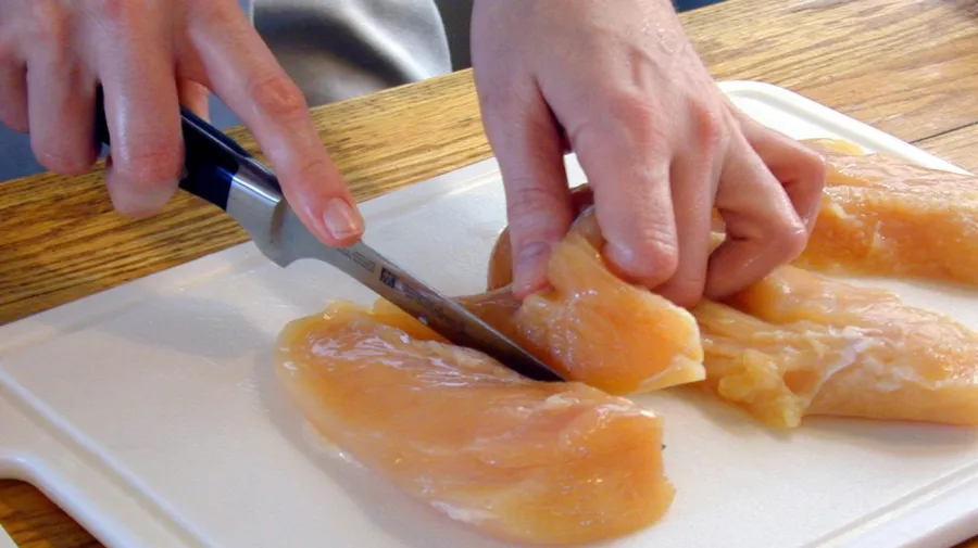 New study connects urinary tract infections to tainted meat