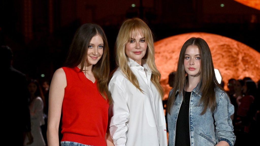 Nicole Kidman showcases her new hairstyle alongside her daughters at a Chanel show