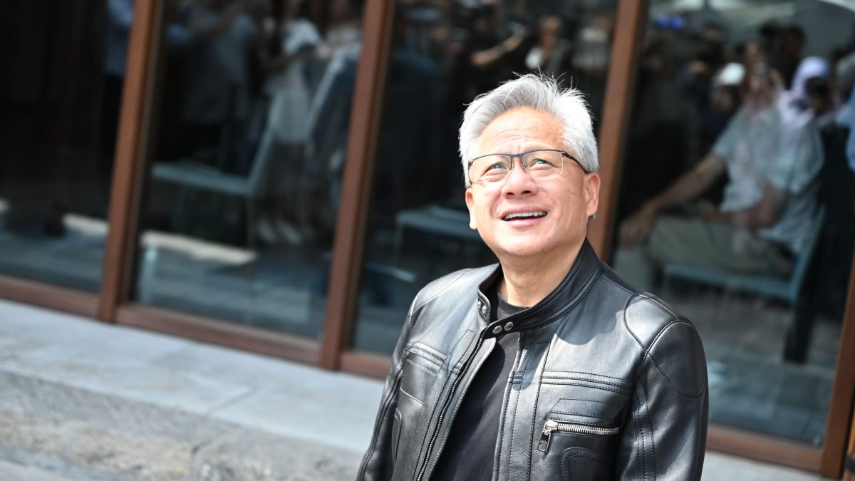 Nvidia aims for a six-day winning streak while BlackRock receives strong support from analysts.