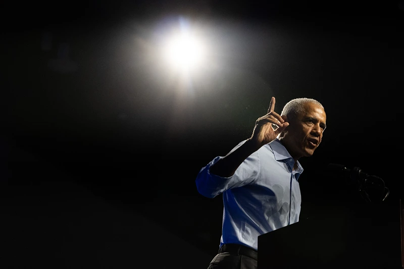Obama expresses support for the Gaza peace initiative facilitated by Trump without naming him.