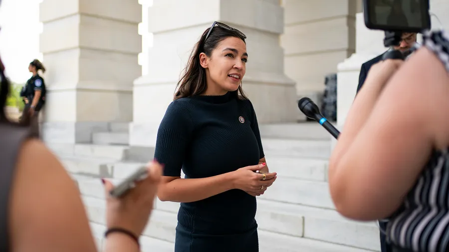 Ocasio-Cortez: Schumer and Jeffries are at the forefront of the shutdown battle for Democrats