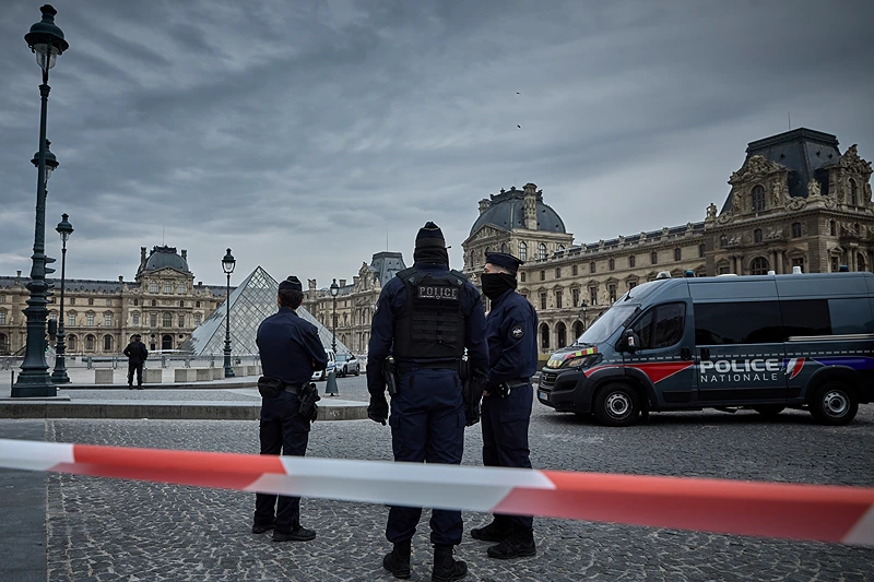 Officials have yet to recover jewels taken from the Louvre, even with two suspects partially confessing.