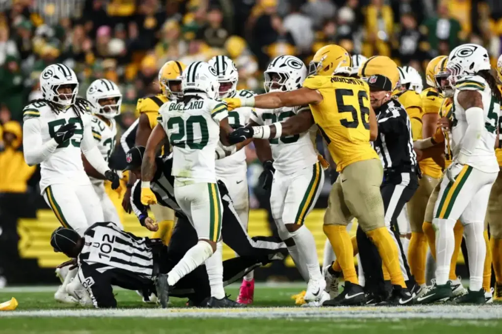 Officials injured in chaotic clash between Packers and Steelers