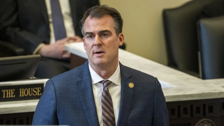 Oklahoma's Republican governor criticizes Texas troops in Illinois.