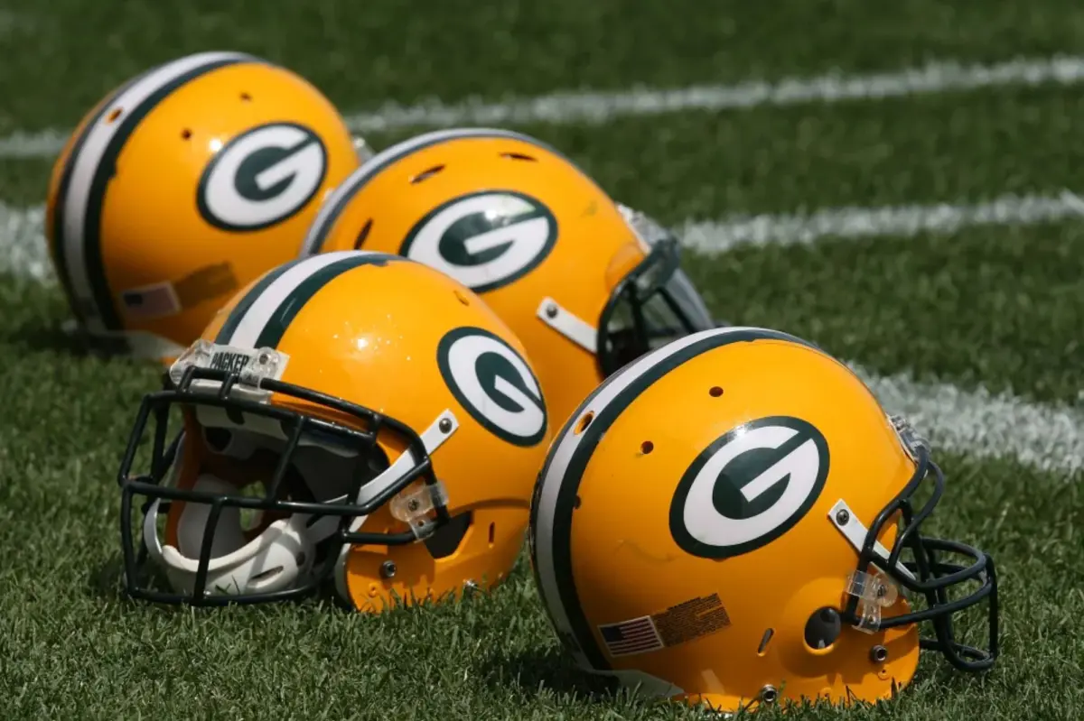 Packers' flight postponed for over five hours on the eve of game against the Cardinals
