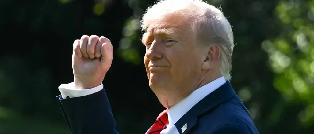 Questionable Hunting Stand Discovered With Clear View of Trump Near Palm Beach Airport