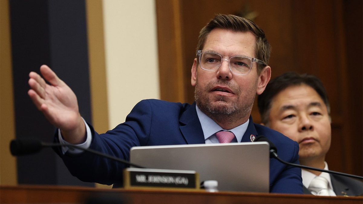 Rep Swalwell ridiculed for urging Democratic candidates to promise to eliminate ballroom