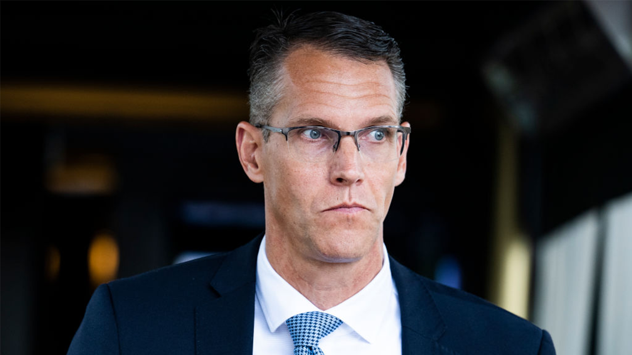 Republican gubernatorial candidate expects shutdown battle to hurt Democrats.