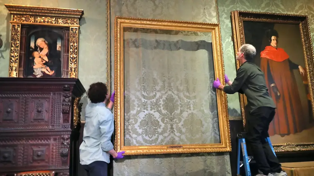 Robbers take crown jewels from the Louvre in Paris, location of the famous 'Mona Lisa' theft
