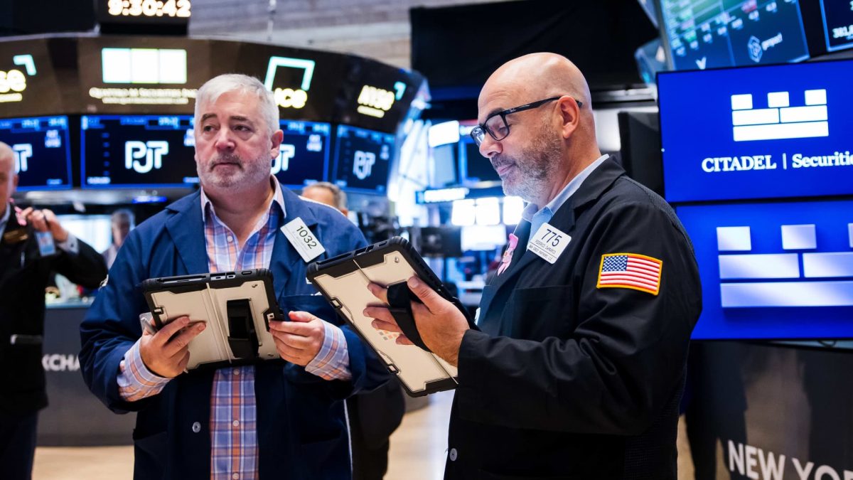 S&P 500 finishes up after another turbulent day, boosted by solid bank profits: Live updates