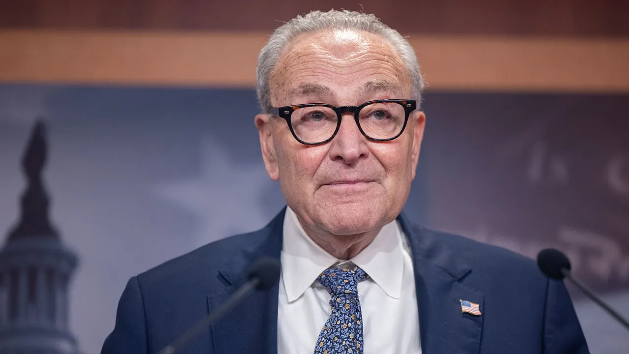 Sanders argues with Republican student about Schumer at CNN town hall.