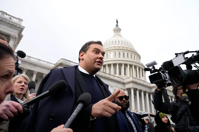 Santos reports meeting many liberals who dislike the president during his time in prison.