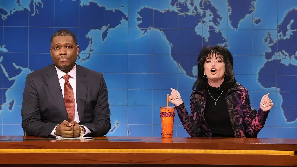 Sarah Sherman from 'SNL' supports Mamdani and pokes fun at critics on her show.