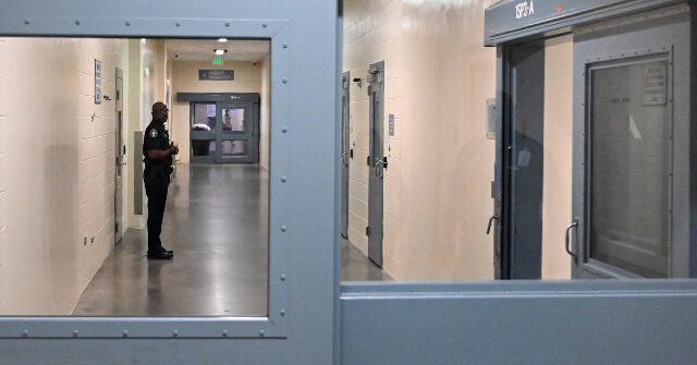 Seattle Jail Employs Undocumented Immigrants to Protect Residents, Plans to Challenge State Ban to Retain Them