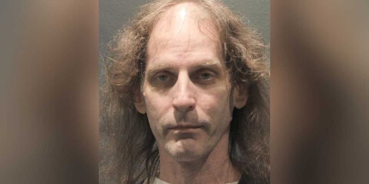 Sex offender pretending to be a woman reportedly exposes himself in school locker rooms