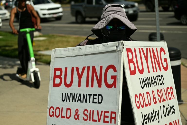 Silver reaches a multi-decade peak as interest in gold diminishes