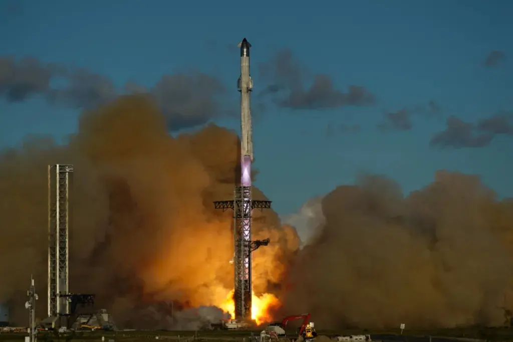 SpaceX successfully carries out the 11th test flight of its large Starship rocket.