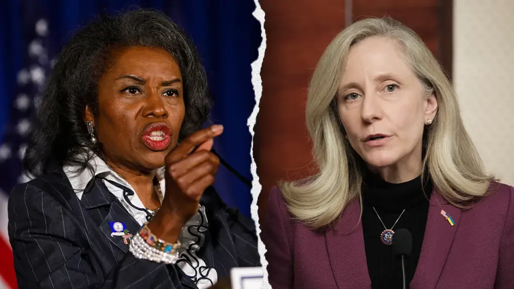 Spanberger is ahead of Earle-Sears 52% to 43% in a recent poll for Virginia governor.