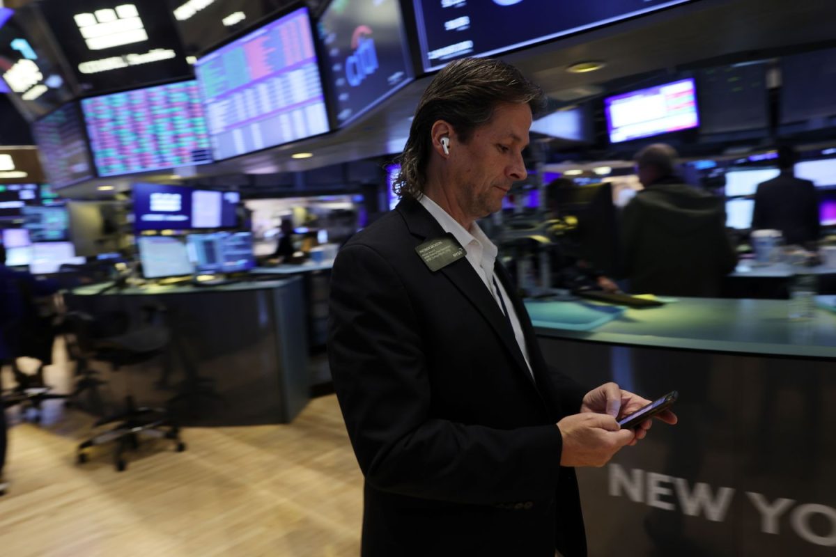 Stock Market Reaches New Highs on US-China Trade Hope; Qualcomm Shares Rise with New AI Chips