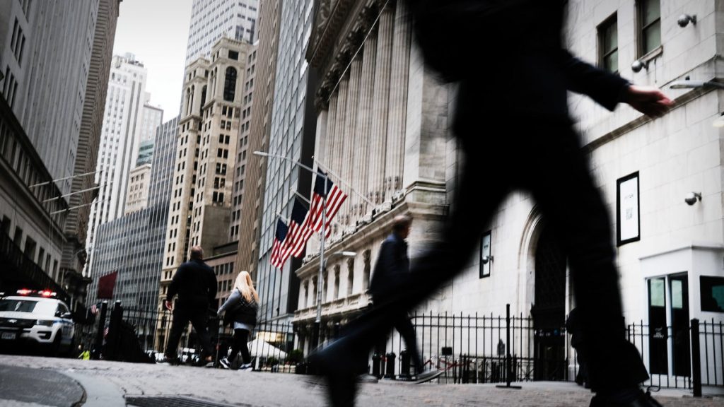 Stock Market Update: Shares Drop, Oil Prices Rise Following New U.S. Sanctions on Russia