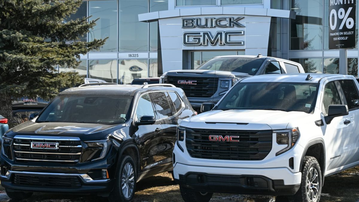 Stocks experiencing the largest changes before the market opens: GM, Coca-Cola, 3M, Philip Morris and others