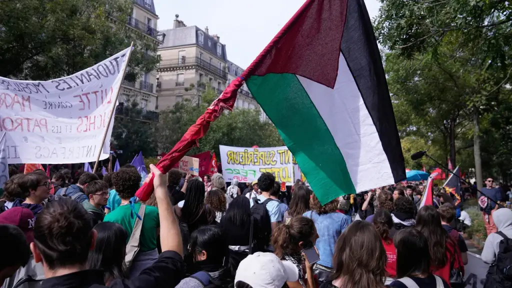 Strikes in France close the Eiffel Tower during widespread protests against budget cuts
