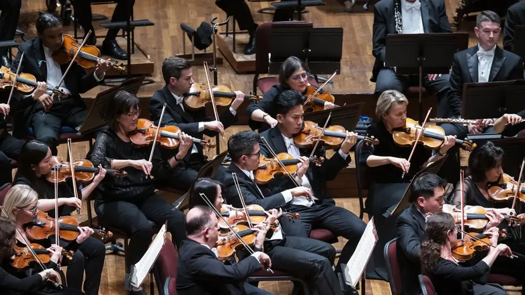 Symphony Orchestra performs national anthem for the 250th anniversary of America